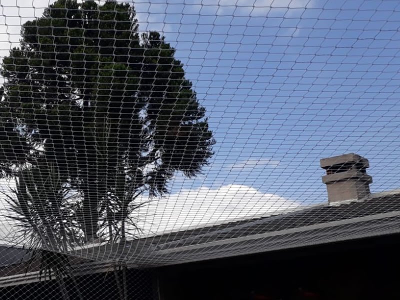 Instalação de tela protetora em Badu, Niterói